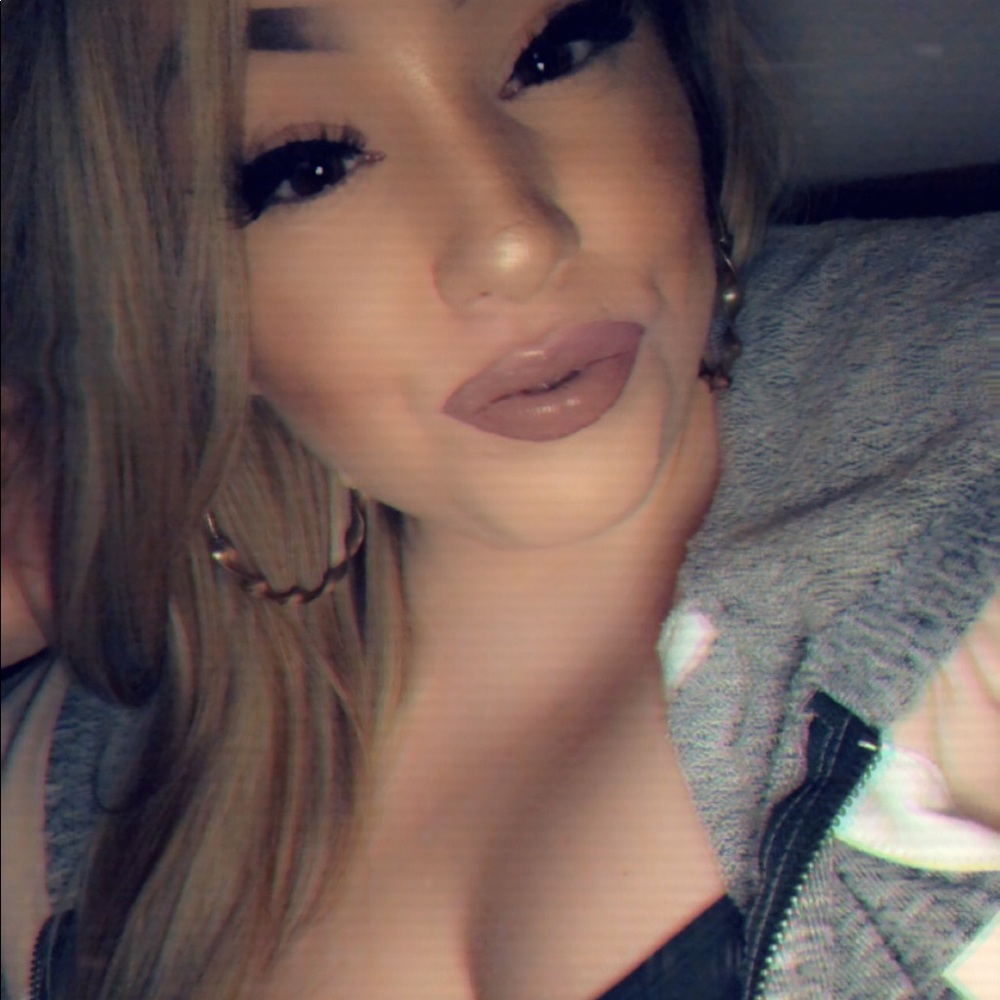 Meet your Posher, Mia